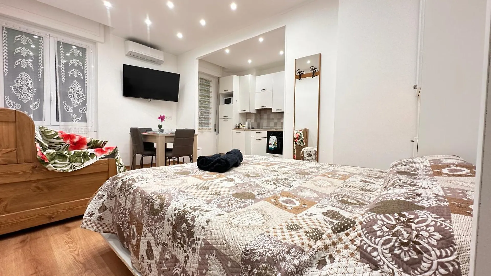 Sanremo - Affittasi Elvi Home, Appartamento Con Aria Condizionata Centralissimo A Pochissima Distanza Da Ariston, Casino E Dal Mare 0*,  Italy