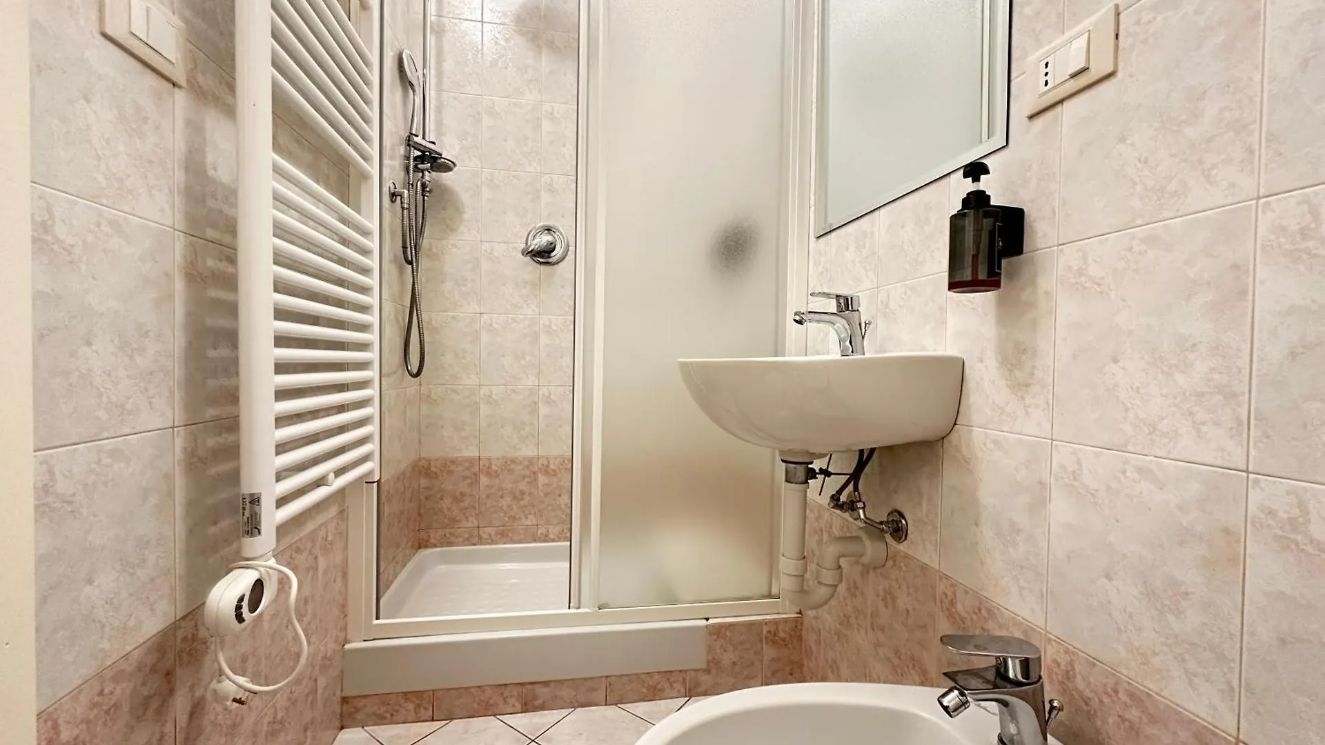 Apartment Sanremo - Affittasi Elvi Home, Appartamento Con Aria Condizionata Centralissimo A Pochissima Distanza Da Ariston, Casino E Dal Mare Italy