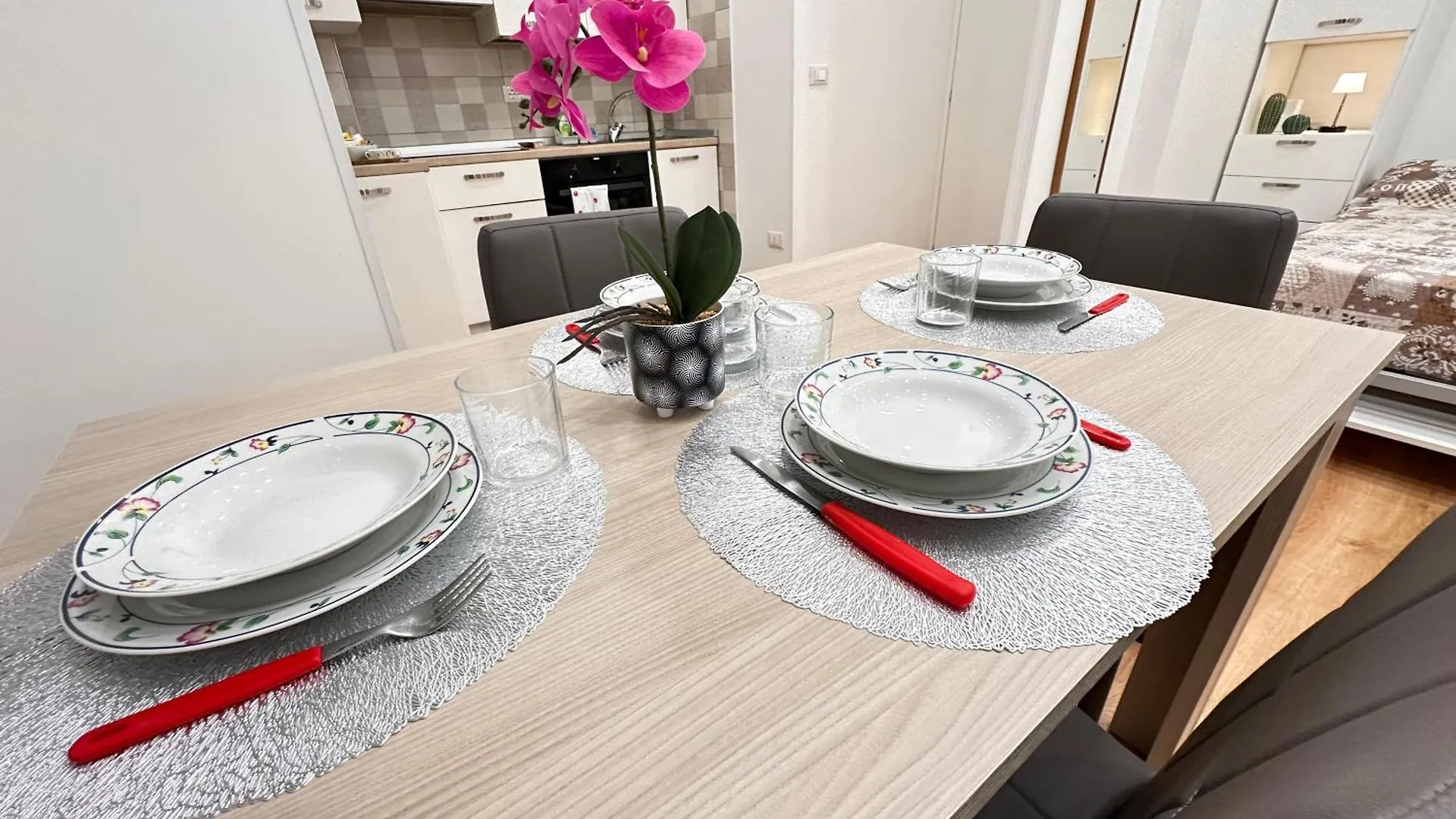 Sanremo - Affittasi Elvi Home, Appartamento Con Aria Condizionata Centralissimo A Pochissima Distanza Da Ariston, Casino E Dal Mare 0*,  Italy