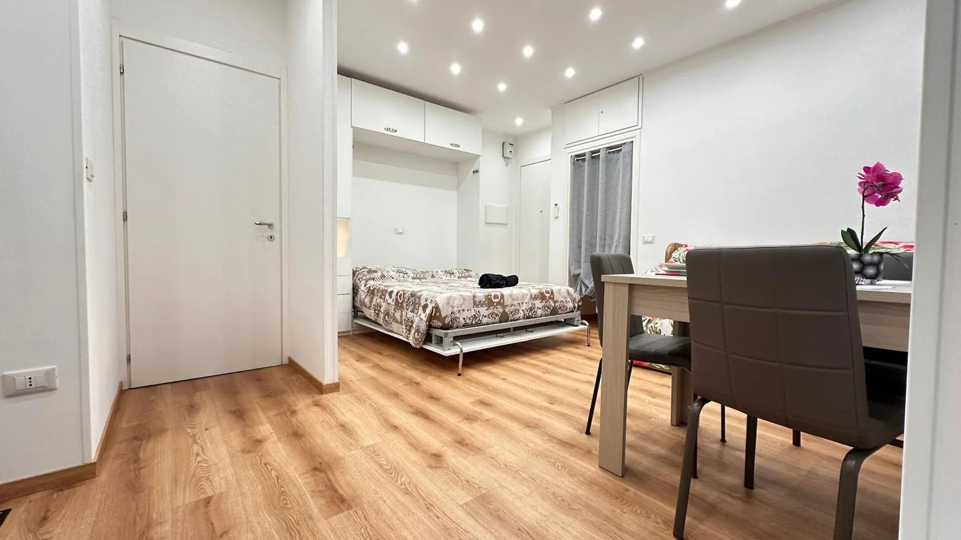 Apartment Sanremo - Affittasi Elvi Home, Appartamento Con Aria Condizionata Centralissimo A Pochissima Distanza Da Ariston, Casino E Dal Mare Italy